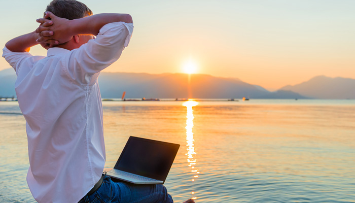 The Pros and Cons of Travelling with a Laptop