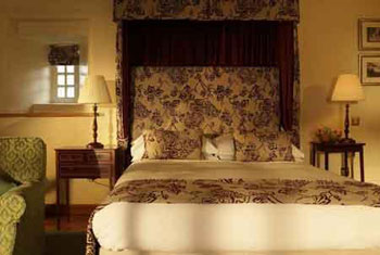 Book a room at the Macdonald Houstoun House Edinburgh airport A double bedroom at the Macdonald Houstoun House Edinburgh airport
