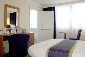 Holiday Inn Glasgow Book Glasgow airport hotels without parking
