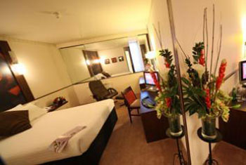 Book Glasgow airport hotels Book the Ramada Glasgow hotel