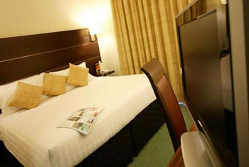 The Ramada Parkway hotel cheap leeds bradford airport hotels