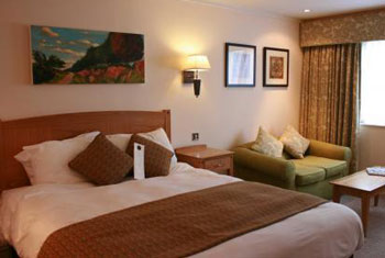 A room at the Redwood Bristol cheap bristol airport hotels