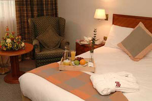 Book one of HolidayExtras.com's Heathrow Undercover Hotels Heathrow Undercover Hotels