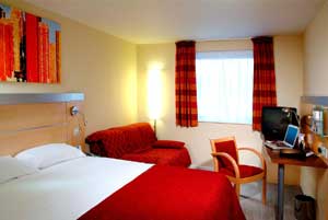 A room at the Holiday Inn Express Hemel Hempstead A room at the Holiday Inn Express Hemel Hempstead