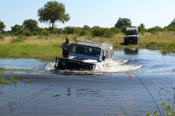 Mit unseren Dos und Don'ts wird Eure Safari zum spannenden Abenteuer Rover im Fluss