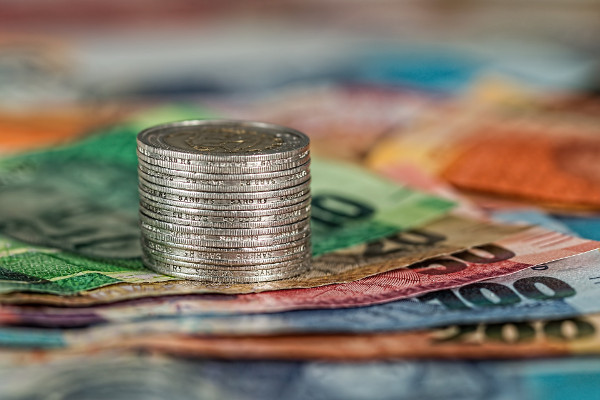 Bankautomat oder Bargeld? Geld
