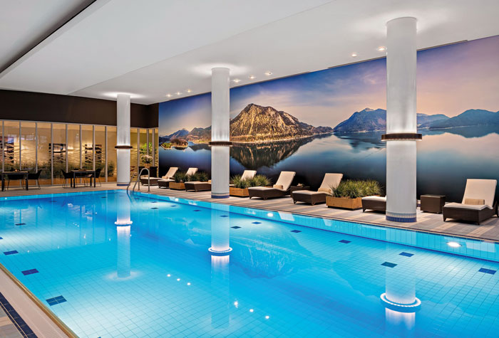 Hallenbad im Hilton Munich Airport