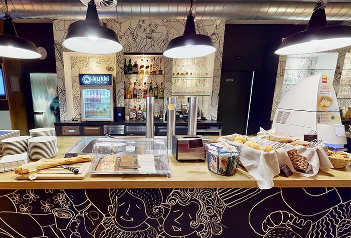 Frühstücksbüfett ibis Köln Airport (Transfer mit Uber)